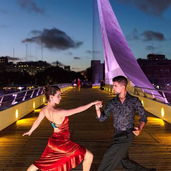 Buenos Aires Tour Photo Tango-dancers-Puente-de-la-Mujer-Buenos-Aires-photo-shoot